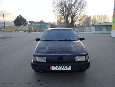 Volkswagen: Volkswagen Passat: 1990 г., 1.8 л, Механика, Газ, Седан