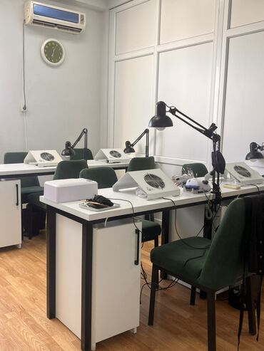 продаю оборудование для салона красоты: Предлагается комплект оборудования для маникюрного кабинета