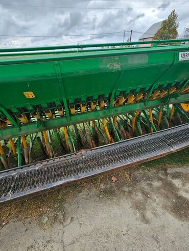 Traktorlar: Belarus MTZ traktoru - Güclü ön və arxa təkərli, tam ölçülü kabinəli — 9