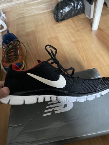 Кроссовки и спортивная обувь: Продается мужская обувь Макостны, кроссовки, ботасы, ботинки дешево at lalafo.kg — 17 Кроссовки и спортивная обувь: Продается мужская обувь Макостны, кроссовки, ботасы, ботинки дешево — 17