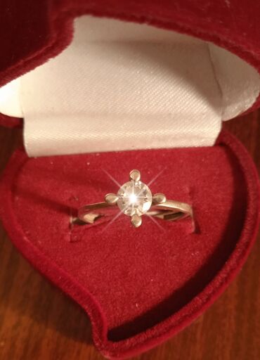 серебряное кольцо с жемчугом: Продаю серебряное кольцо с цирконом, 17 размер. Просмотрите все