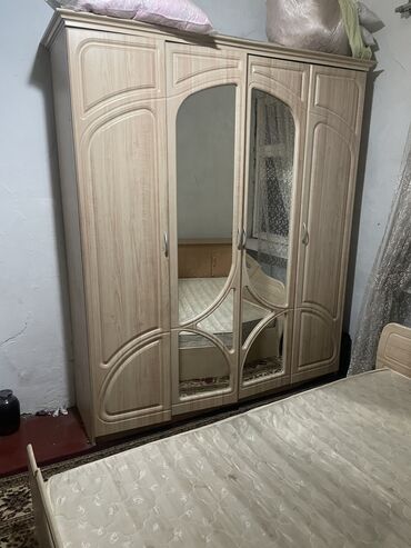 постельное белье семейное: Уктоочу бөлмө гарнитуру, Колдонулган, Эки кишилик керебет, Шкаф, Комод, Кыргызстан, ДСП, Өзү алып кетүү, түсү - Саргыч боз