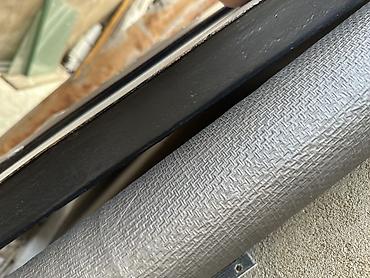 Giriş qapıları: Metal giriş qapısı
Ölçüləri 96sm x 205sm — 4