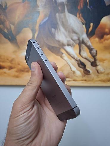 iphone islenmis telefonlar: IPhone SE, 32 GB, Qara, Barmaq izi — 6