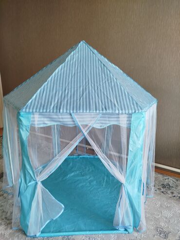 игрушка палатка: Балдар үчүн палатка абалы жакшы, оюнчуктары менен ичинде отуруп