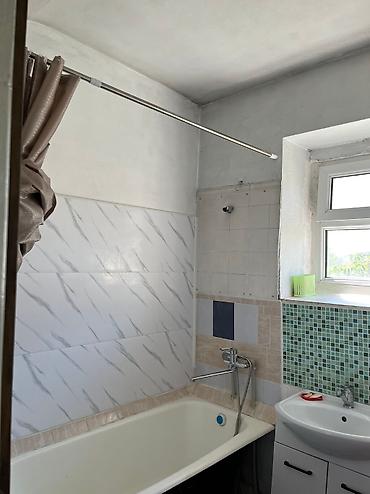 Батирлерди ижарага берүү: Продаю2 комнатная квартира 
Аламедин -1 городок энергетиков 
5/5 этаж — 2