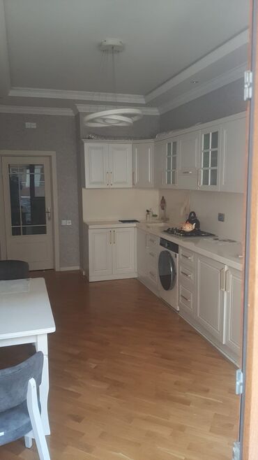 Sifarişlə qonaq dəstləri: Təmirdən sonrakı dəbli interyerlə təqdim olunur geniş dəhliz və rahat — 17