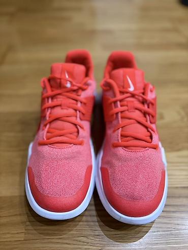bogner bele patike: Nike patike za trening i svakodnevno nošenje, u upečatljivoj — 3