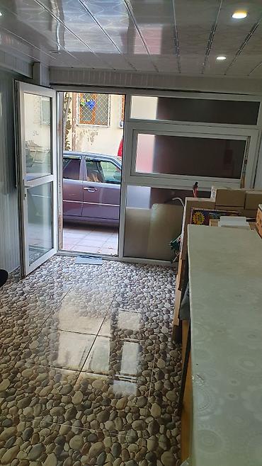 Kommersiya daşınmaz əmlakı: İcarəyə verilir – kiçik ofis/iş sahəsi (kiosk tipli məkan) — 3