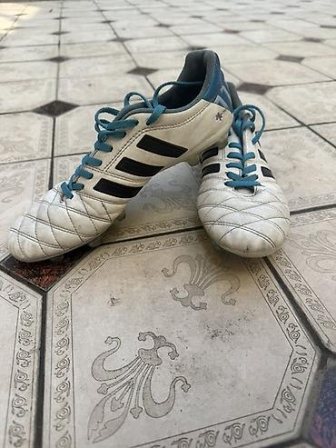 Футбольные бутсы adidas (линейка с вышивкой “KROOS” на боковой части)