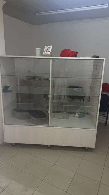 срочно продам готовый бизнес: Продается срочно витрина касса тумба, холодильник No frost Samsung