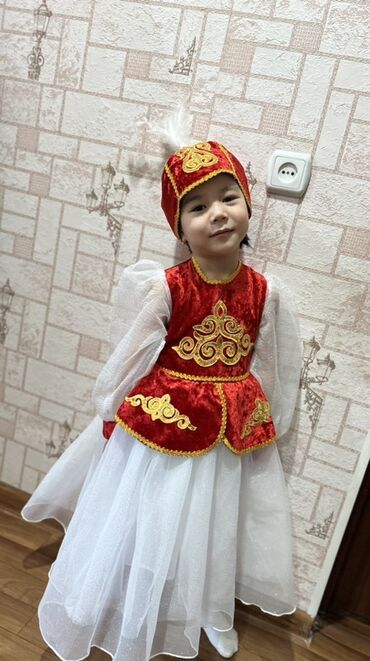 одежда подростковая: * Тип Изделия: Костюм * Возраст: Детский * Цвет Основной: Красный *