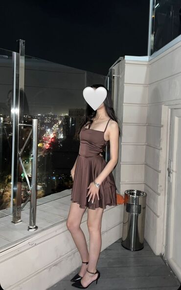 коктейльные платья бордового цвета: Вечернее платье, Коктейльное, Короткая модель, Атлас, Без рукавов, Открытая спина, S