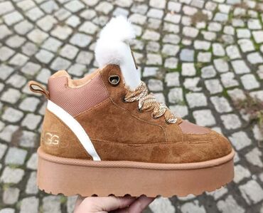 Ugg obuća: Ugg papuče, bоја - Bež, 41 — 10