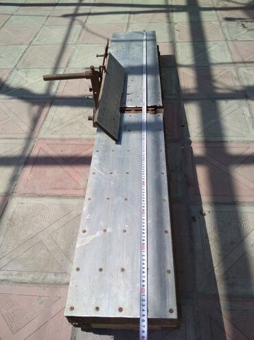 elektron mişar: Rəndə gəzgahı, uzunluğu 1,45 metredir, valı dəyişib sirkulyar kimidə