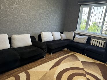 большой спальный диван: Угловой диван, цвет - Черный, Б/у