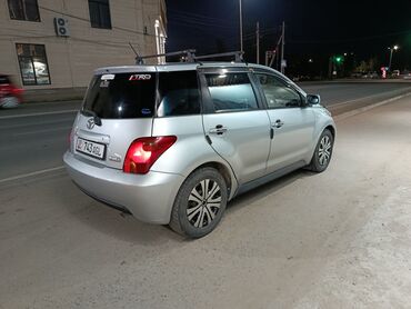 Toyota: Toyota ist: 2003 г., 1.3 л, Автомат, Бензин, Хэтчбэк