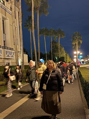 Пуховики и зимние куртки: Пуховая куртка женская, утеплённая, черного цвета - Длина: до бедра — 1