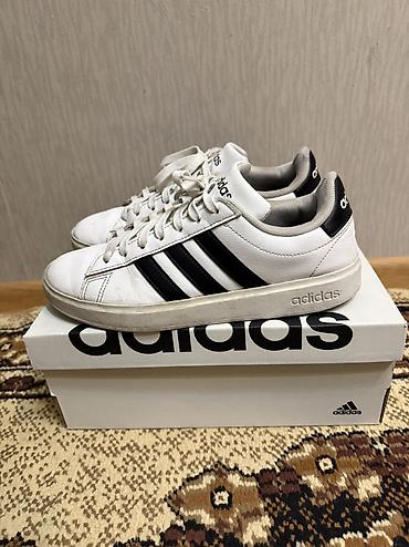 Ayaqqabılar: Orjinal adidas. Adidasın oz resmi saytınnan 70 dollara alınıb. Hec bir — 1