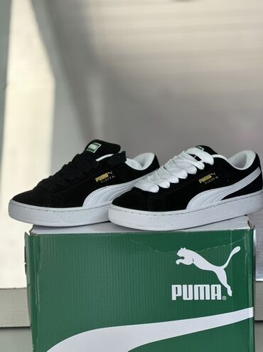 кросовки для спорта: Классические кроссовки Puma Suede черного цвета с белыми элементами