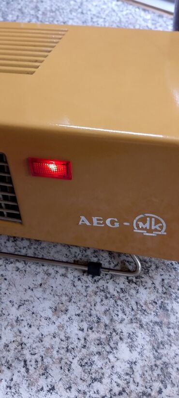 Kaloriferi: Električna Grejalica 2000 w kao nova je. Dugačak debeo kabal — 10