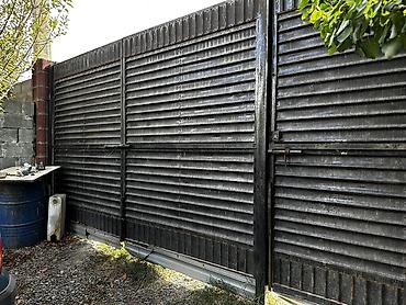 Распашные ворота: Кованые распашные ворота из металла с декоративными элементами Размер — 3