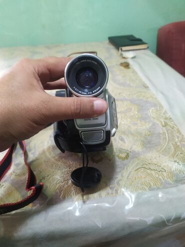 Videokameralar: JVC Super VHS kasetli videokamera - Model: JVC Super VHS-C (VHS və
