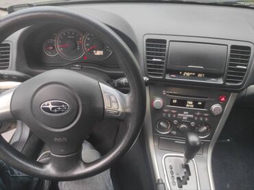 Subaru: Автомобиль Subaru Legacy универсал серого цвета. Оснащен