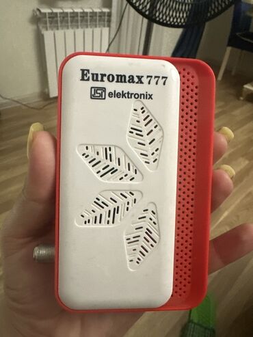 антенна спутниковая: Euromax 777 elektroniks tərəfindən istehsal olunan bu qırmızı rəngli