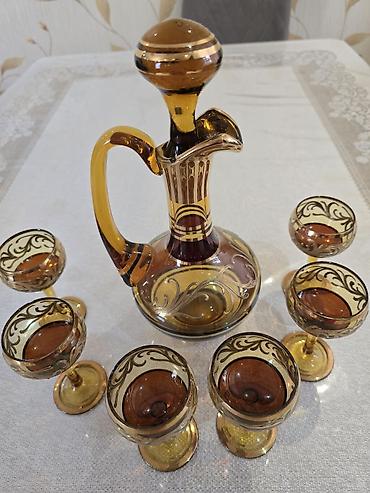 qedimi kasalar: Qab-qacaq dəsti – qrafin və qədəhlər
Qədimi dəst — 3