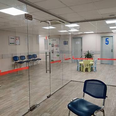 Перегородки на заказ: На заказ Цельностеклянная перегородка, Для офиса, Бронированное стекло, Бесплатный замер, Бесплатная доставка, Бесплатная установка — 22