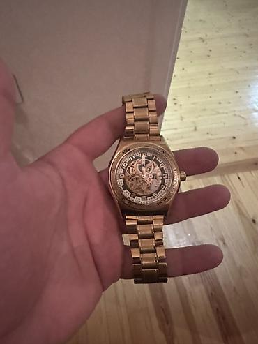 saat omega: Qızılı rəngli mexaniki qol saatı - Korpus və qolbaq: metal, qızılı — 1
