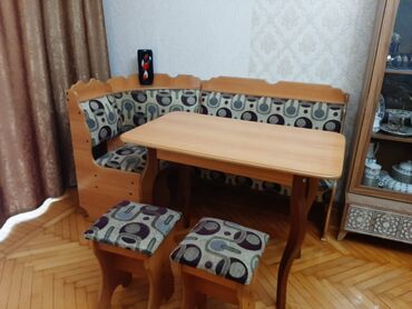 Комплекты столов и стульев: Mətbəx masa desti 130₼ satılır Masa 1.6 divan 1.6*0.9 Unvan xetai 03h