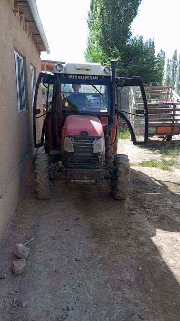 жук ташуучу уналар: Юто 404 206 экспорт шаймандары менен трактор ото жакшы состояниеде
