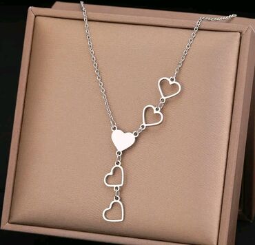 Necklaces: Predivna ogrlica sa srcima hirurški čelik