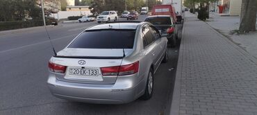 Hyundai: Hyundai Sonata – gümüşü rəngdə sedan. Texniki xüsusiyyət və — 11