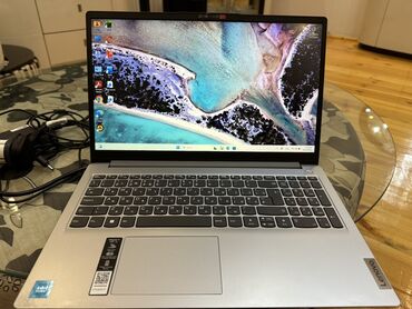 телефон fly fs527 nimbus 17: Lenovo noutbuk - Model: Lenovo (gövdədə “Lenovo” loqosu, gümüşü