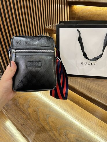 черные шорты с высокой талией: Сумка через плечо Gucci. - Формат: компактная кросс-боди/слинг. -