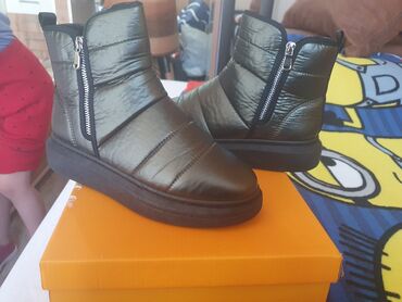 duboke čizme: Ugg boots, color - Black, 40
