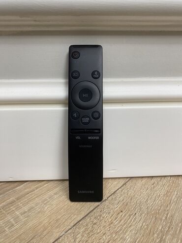 Пульты: Саундбар Samsung с пультом ДУ Комплект: - саундбар (узкий — 2