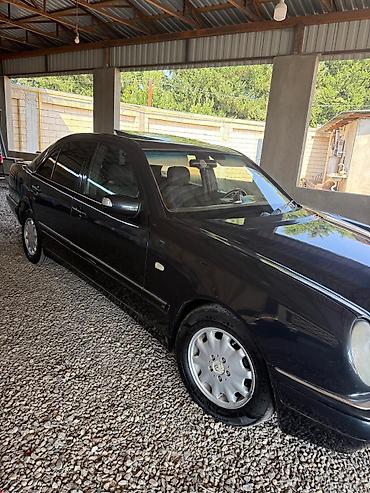 Mercedes-Benz: Mercedes-Benz E‑Class W210 sedan - Kuzov: qara rəng, 4 qapı, orijinal — 2