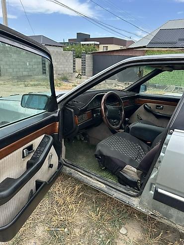 Audi 100: 1990 г., Седан
