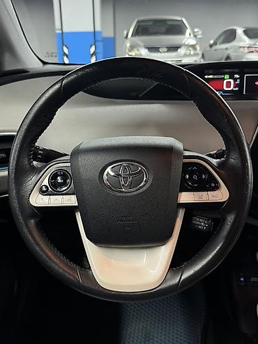 клима: Toyota Prius: 2017 г., 1.8 л, Автомат, Гибрид, Лифтбек — 6