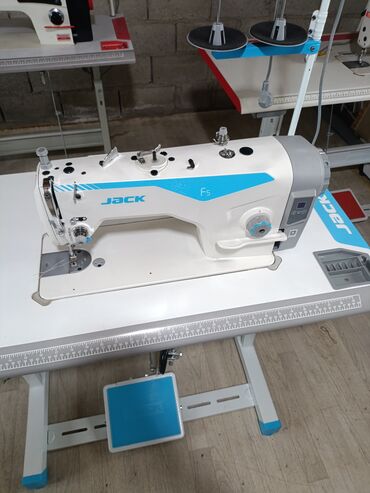 швейных машинки: Швейная машина Jack, Полуавтомат