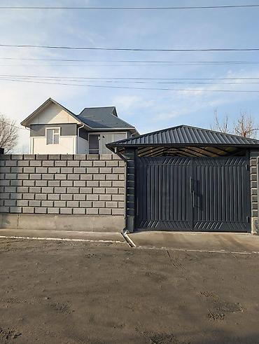 Продажа коттеджей и домов: 🏡 Продаётся просторный дом в районе Ак-Орго (Бишкек) 📍 ул. Б — 3