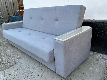sofa: Прямой диван с деревянными накладками на подлокотниках - Современный — 2