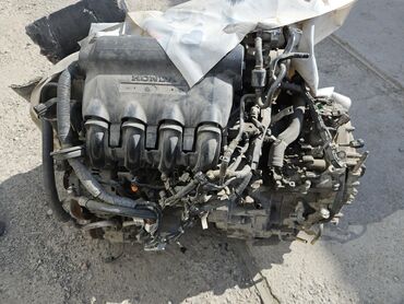 honda двигатель: Продаю двигатель на фит с новесным с каропкой масло даливал, каропка