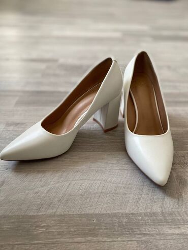 вечерние женские туфли: Туфли 36, цвет - Белый