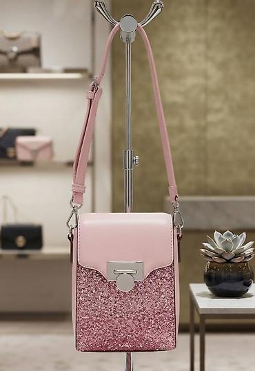 torbe b: Ružičasta crossbody torbica sa šljokicama - Kompaktna, vertikalna — 1