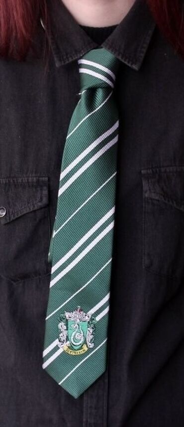 стильный пиджак: Продается галстук Слизерин. Высококачественный материал, стильный